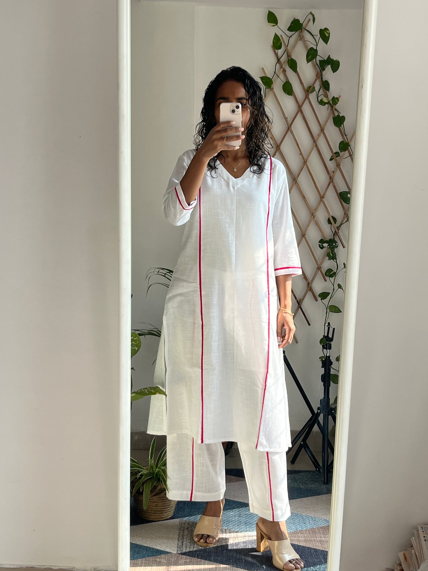 White Aakar Kurta Set