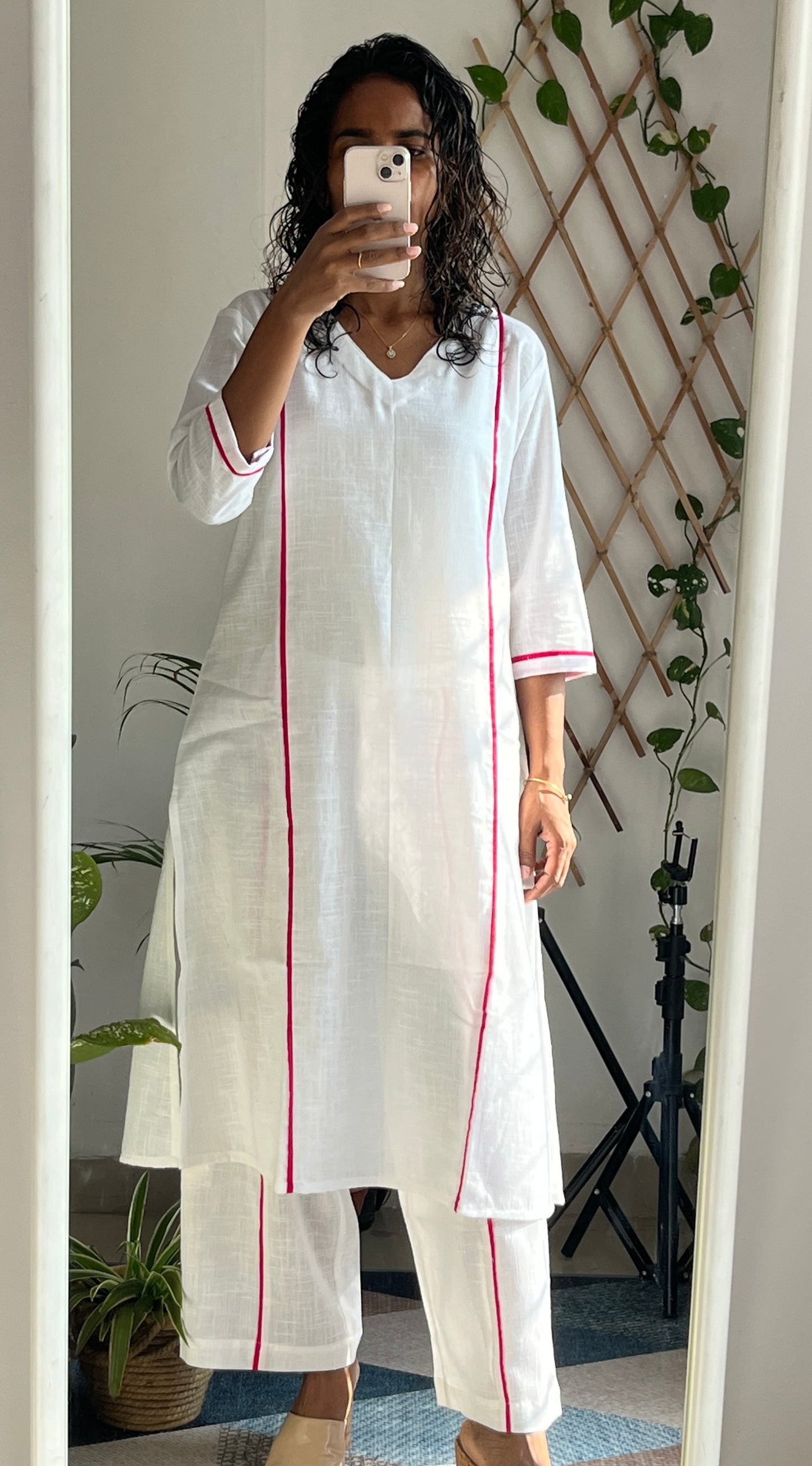 White Aakar Kurta Set