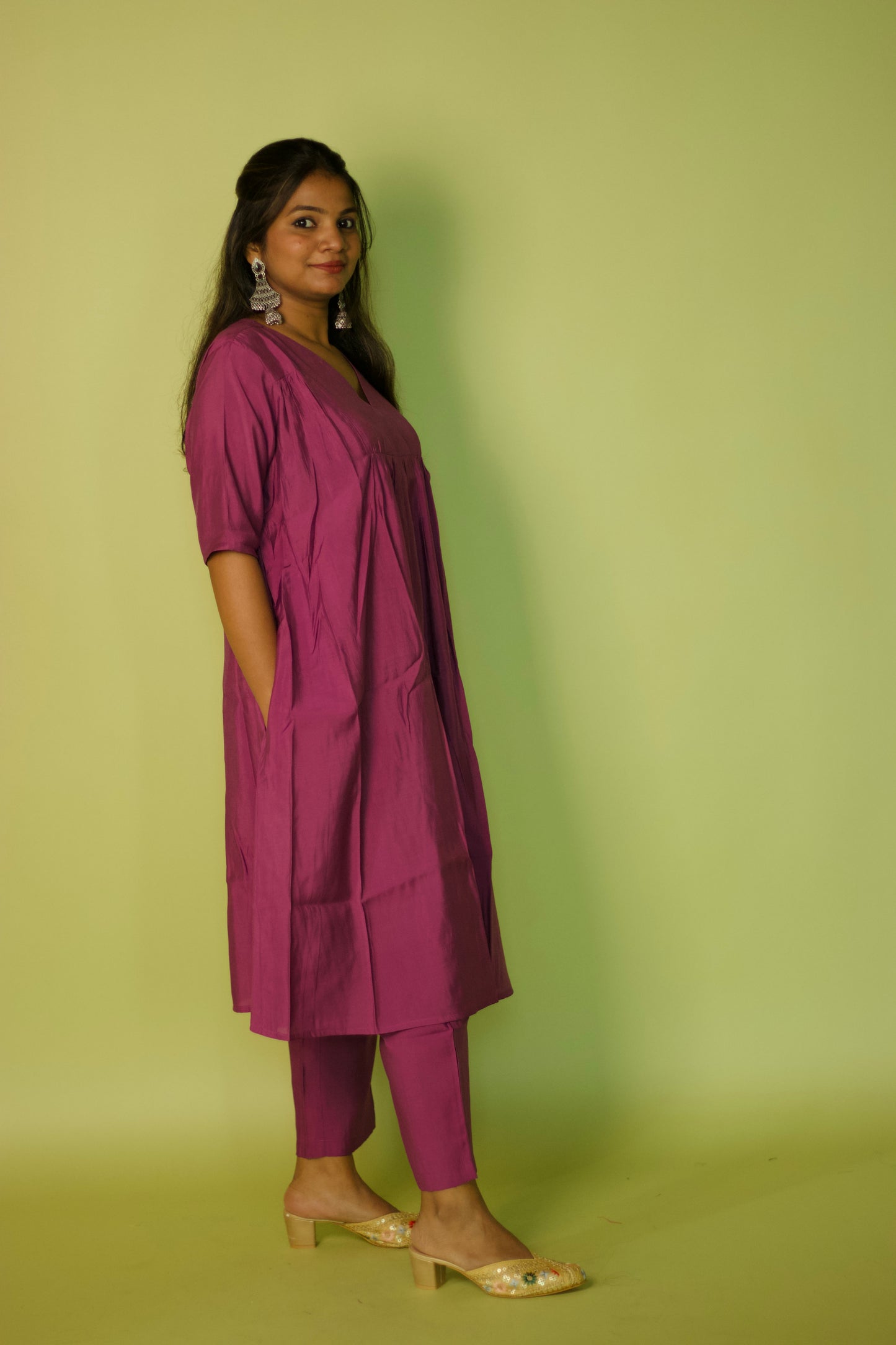 Mauve Chanderi Twisted Neck kurta set