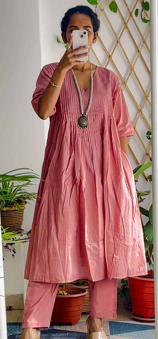 Blush Pink V-Neck Mul Pleated Kurta Set